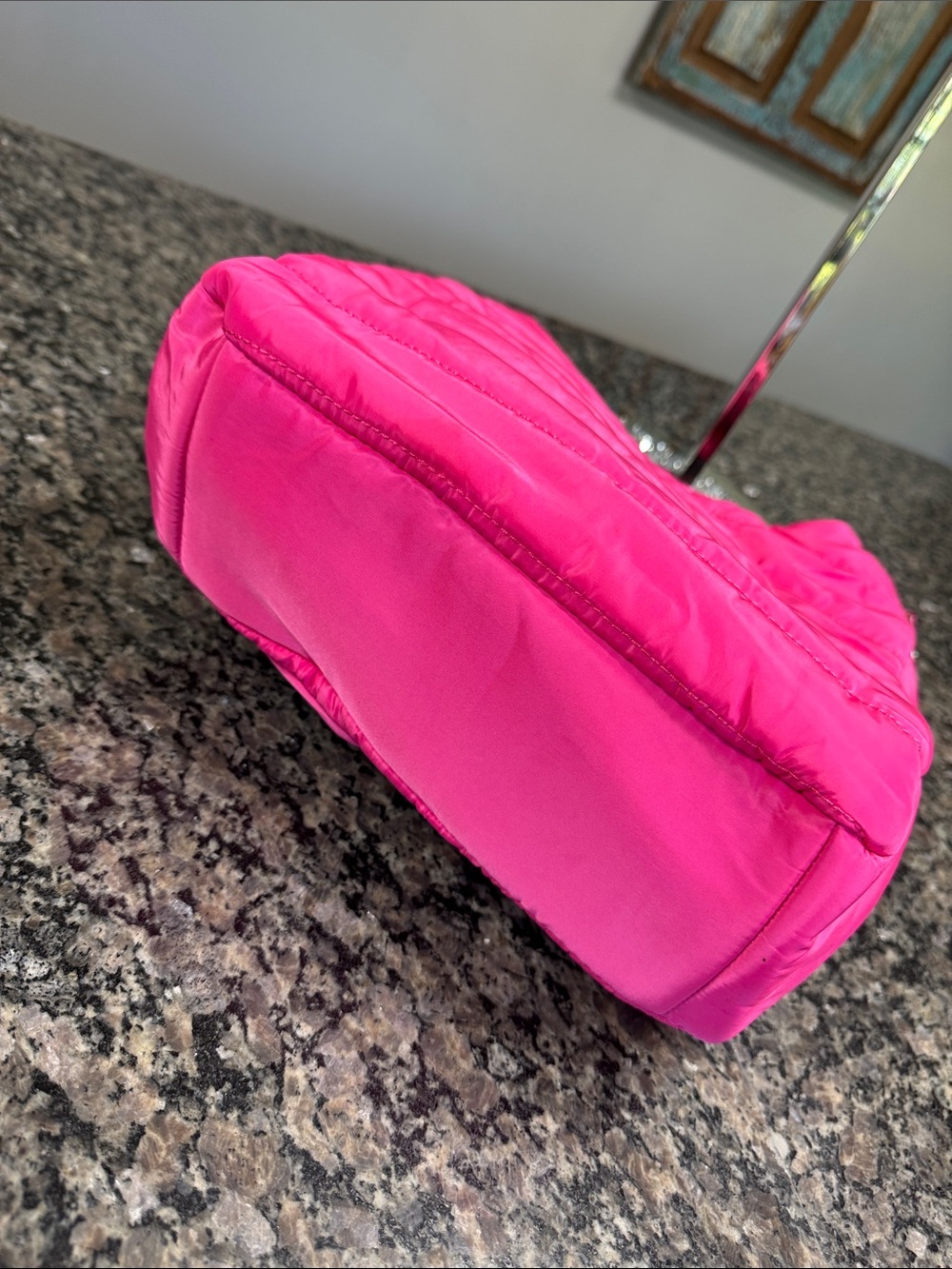 Wanderfull Quilted hydrobag Hot Pink Crossbody with tumbler holder inside NEW - Picture 11 of 16